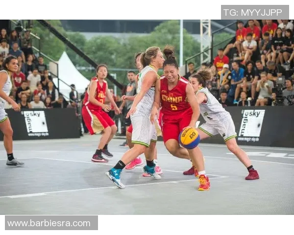 乌克兰女篮与拉脱维亚女篮激战正酣谁能夺得胜利的荣耀